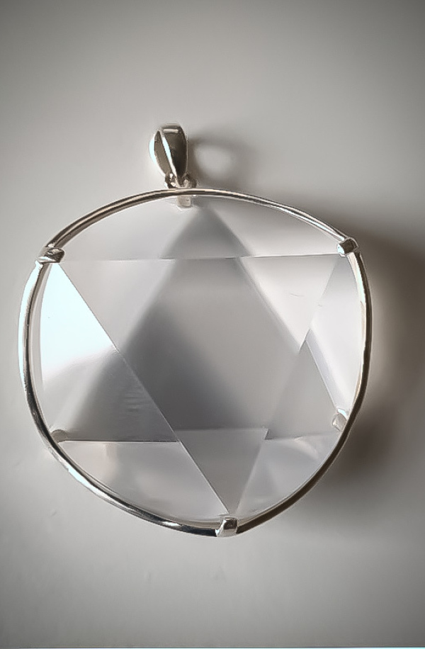 Article : Pendentif en cristal de roche protection "sceau de Salomon radionique" C'est une excellente protection.